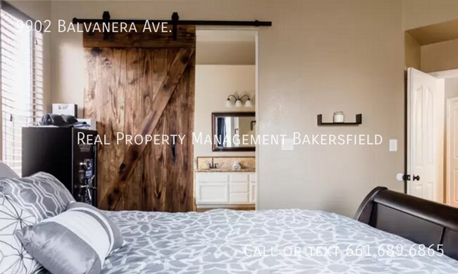 Building Photo - 9902 Balvanera Ave