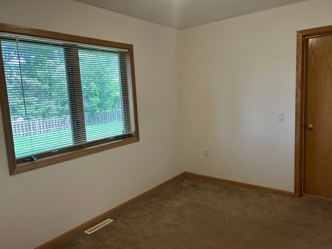 Building Photo - 5506 Quarry Hill Dr