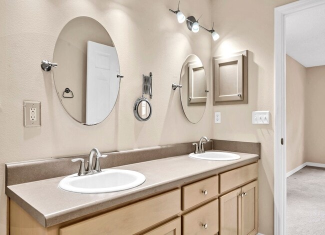 Building Photo - 4bed/2bath...Navarre home!
