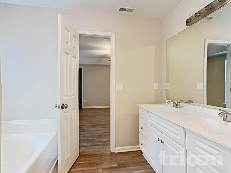 Building Photo - 7715 Hidden Creek Dr