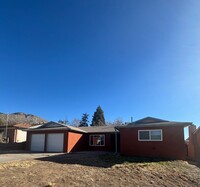 Building Photo - 3BR 2BA home in Desirable NE heights Neigh...