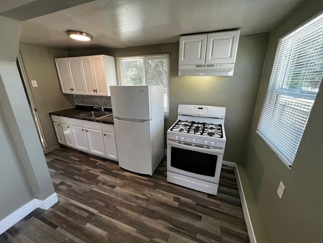 Primary Photo - 1 Bedroom House With Yard and Private Laundry