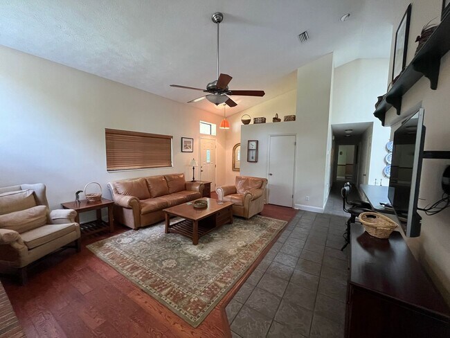 Building Photo - 3 Bedroom, 2 Bathrooms, with pool on 3 Acres
