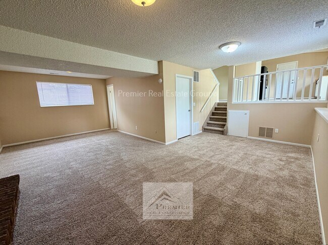 Building Photo - 6156 Del Paz Dr
