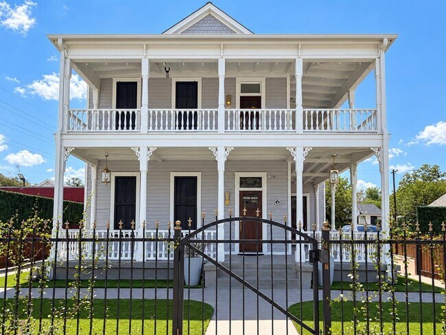 Building Photo - 1807 E Cesar Chavez St