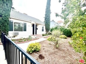 Building Photo - 14744 Magnolia Blvd