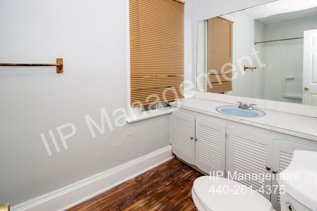 Building Photo - 9903 Sladden Ave