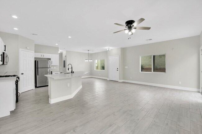 Building Photo - Charming Two-Story Townhome in a Gated Com...
