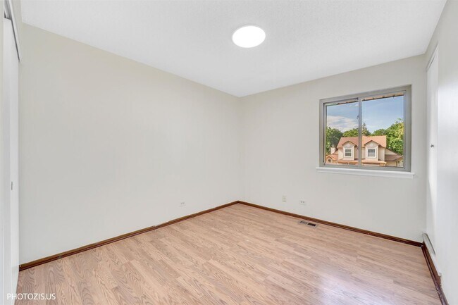 Building Photo - 1405 Merrimac Ln N