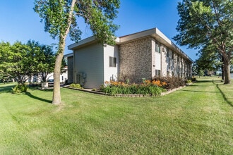Building Photo - Falls Manor