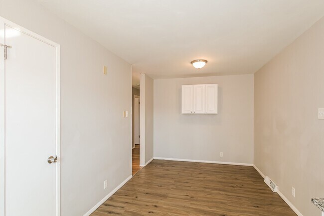 Building Photo - 9266 Ellison Dr