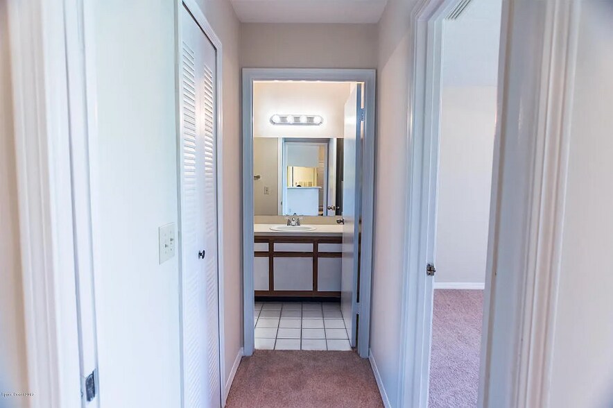 Building Photo - 7667 N Wickham Rd