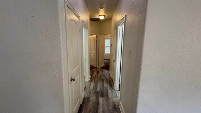 Building Photo - 610 Alderwood Ct