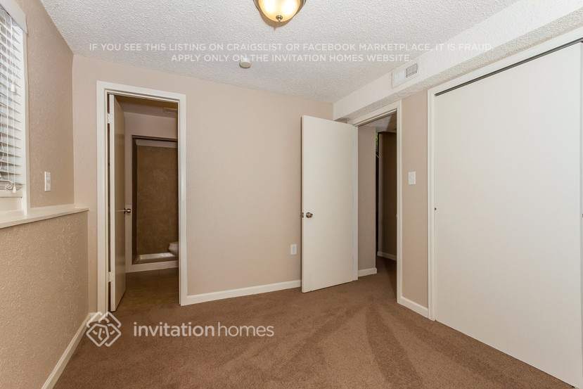 Building Photo - 15661 E Eldorado Dr