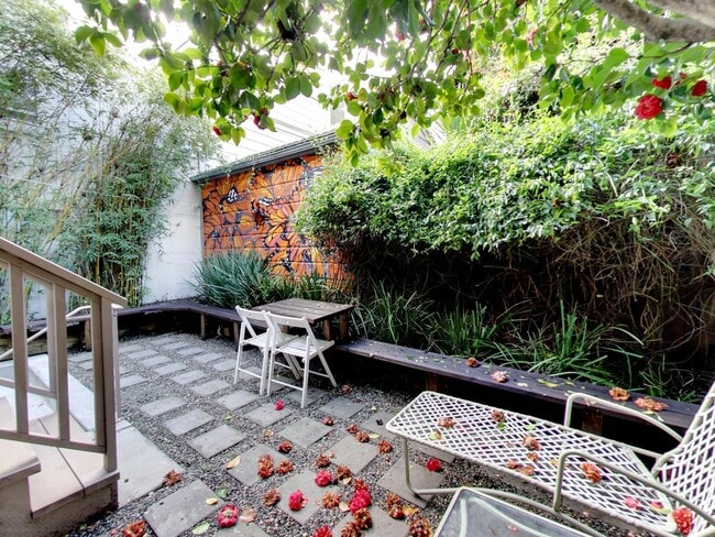 Building Photo - Luxury 5 Bed, 3.5 Bath Home in the Mission! Check out Virtual Tour!