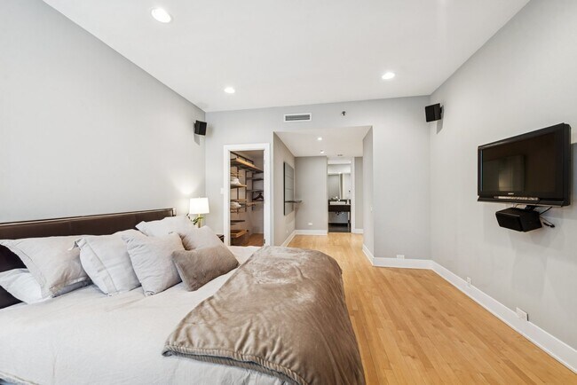 Building Photo - 680 N Lake Shore Dr