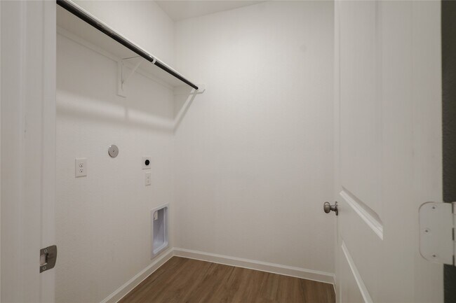 Building Photo - 27011 Aurora Gdn Ln