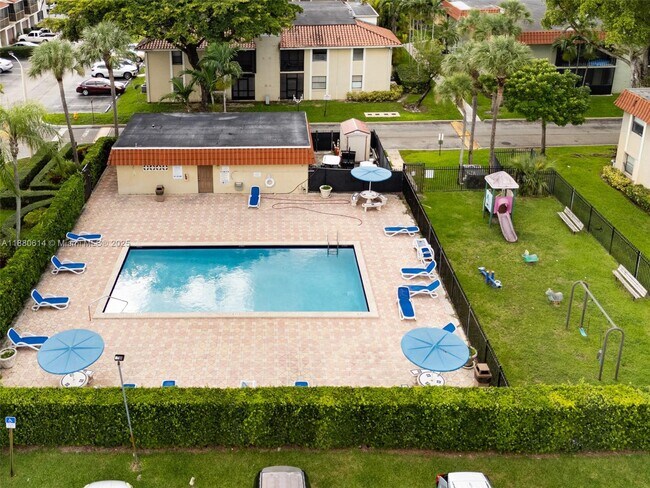 Building Photo - 9734 Hammocks Blvd