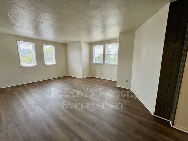 Building Photo - 212 N Highland Ave