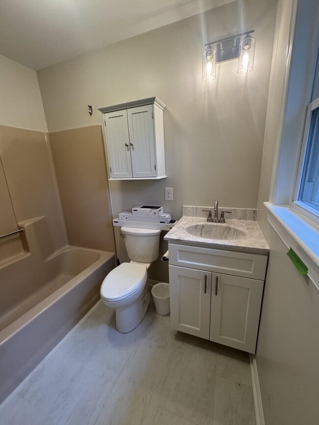 Building Photo - 250 Bobcat Ln