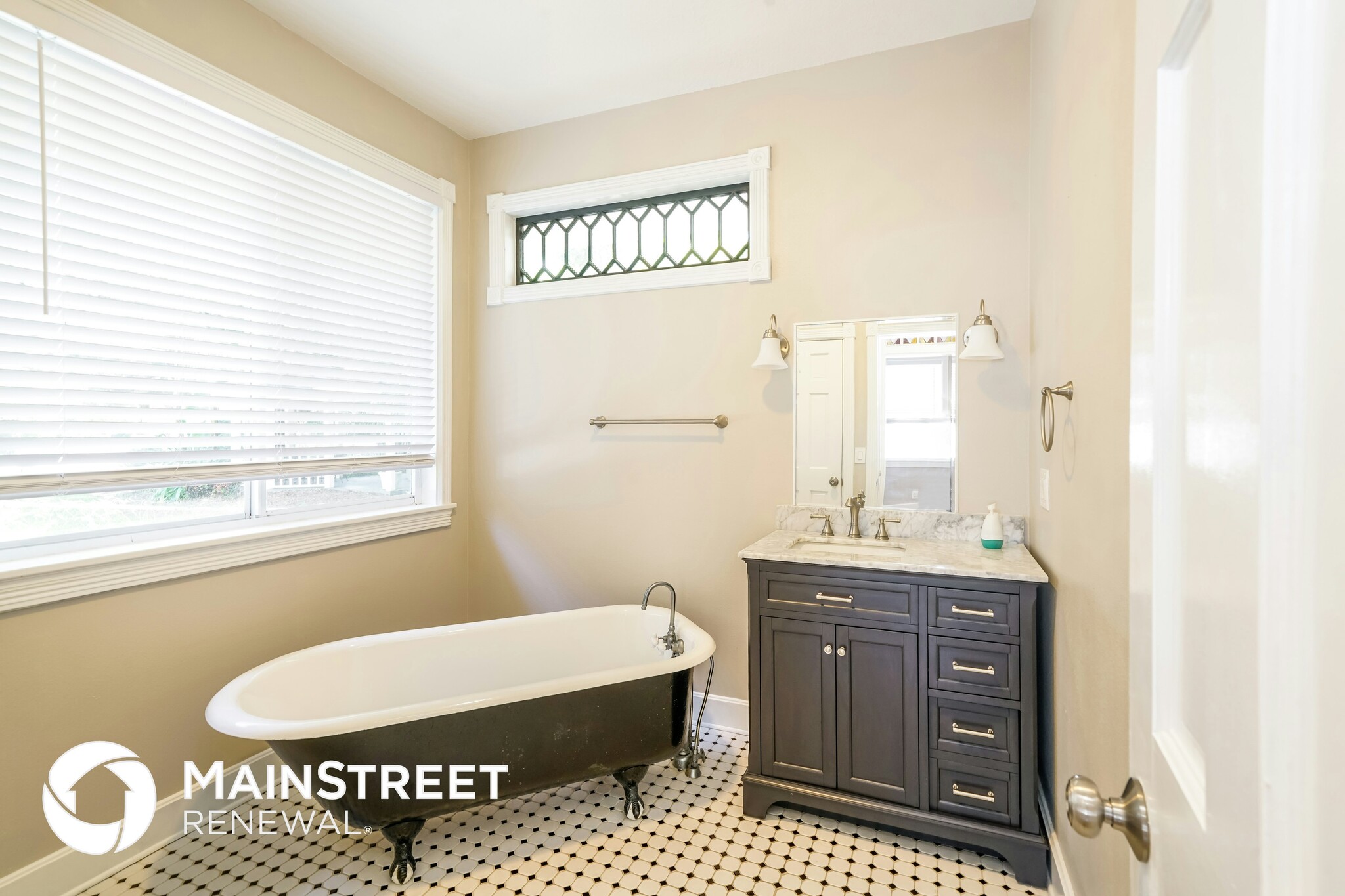 Building Photo - 5007 Swallow Dr