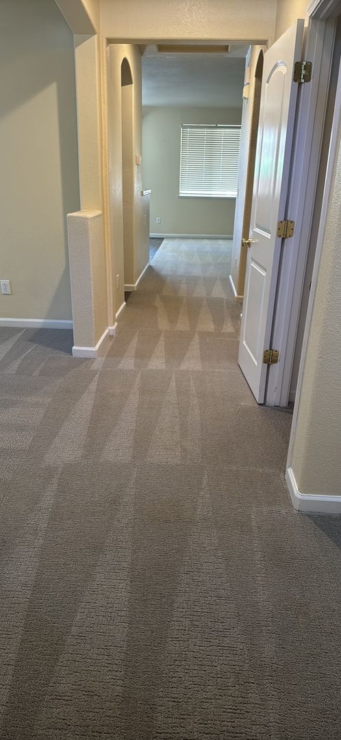 Building Photo - Beautiful and spacious 4 bedroom/ 2.5 bathroom home