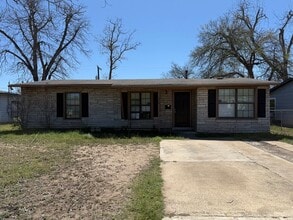 Building Photo - Charming 3BR Home w/ Hardwood Floors & Private Yard – Great SA Location