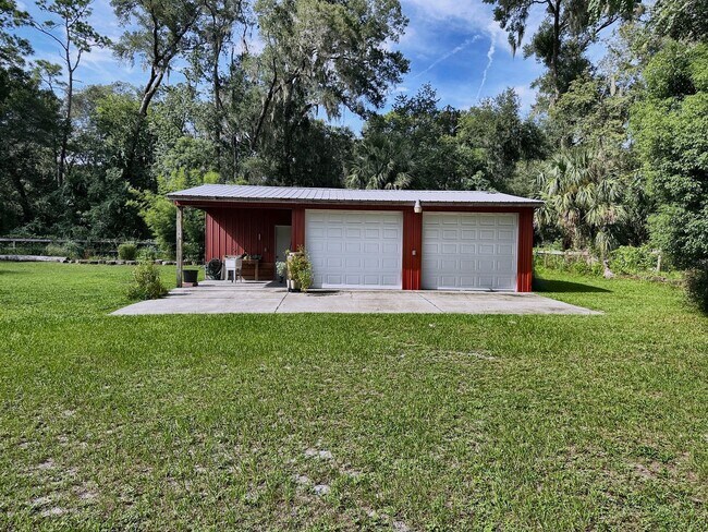 Building Photo - 1525 W Beresford Rd