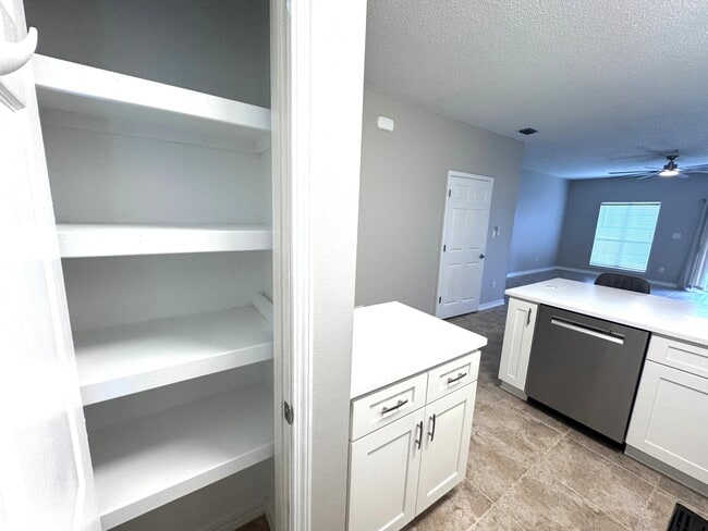 Building Photo - 2703 Bay Club Dr