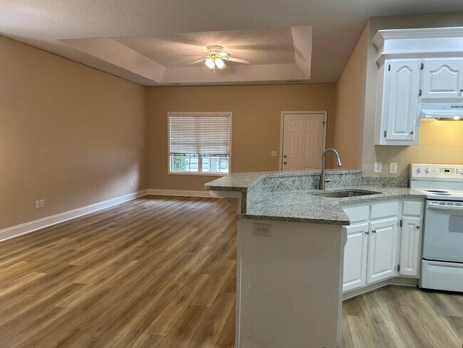 Building Photo - 3421 Beacon Dr