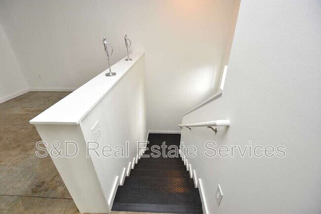 Building Photo - 5008 S MacDill Ave