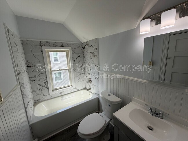 Building Photo - 28 Hull St