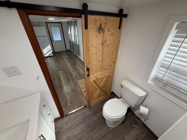 Building Photo - 320 Carter Ave