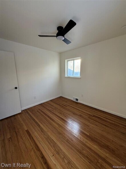 Building Photo - 641 E Brockton Ave