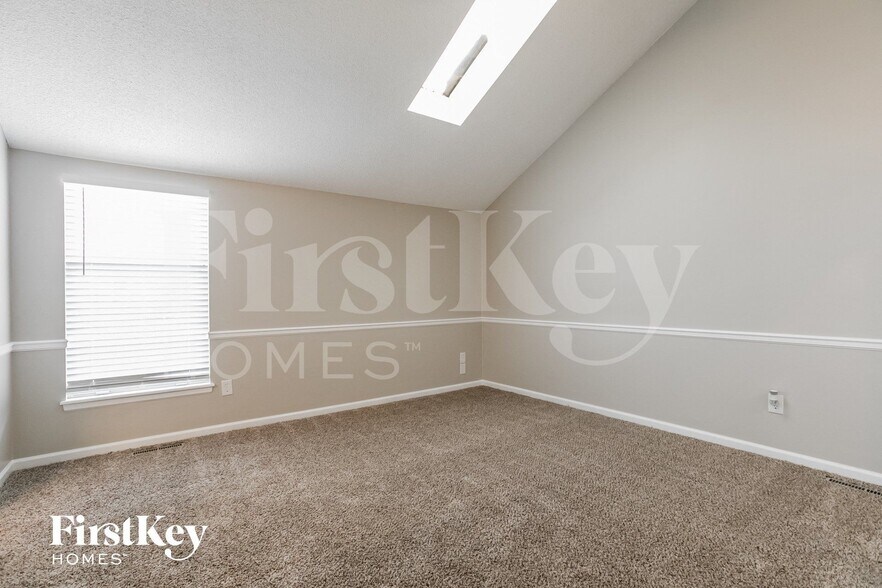 Building Photo - 1529 NE Auburn Dr
