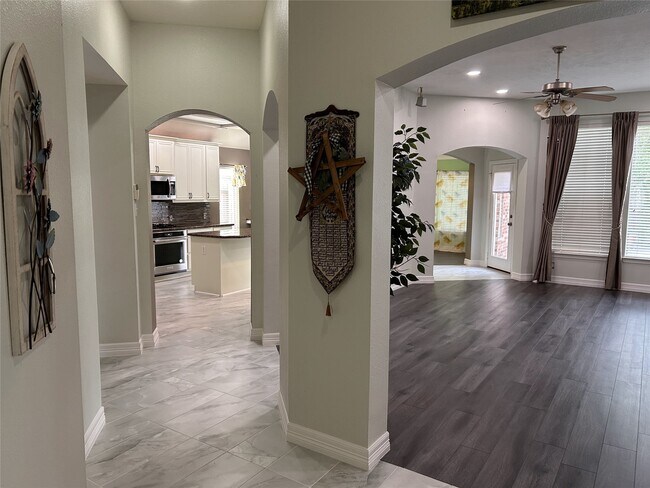 Building Photo - 21806 Silverpeak Ct