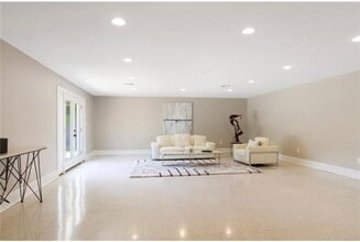 Building Photo - 1755 Oriole St