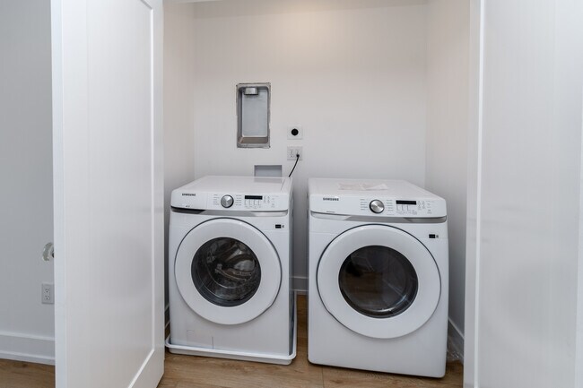 Building Photo - 17 Wilson St