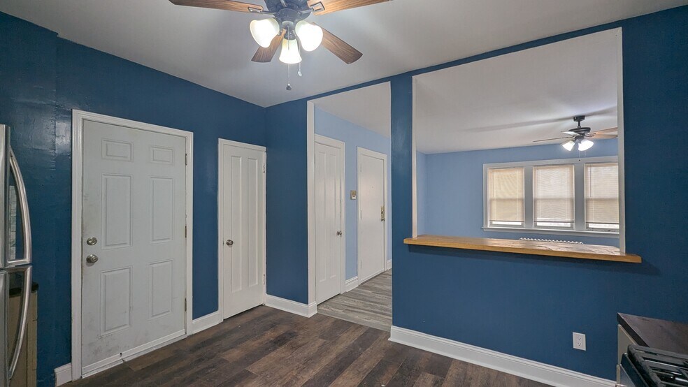 Building Photo - 7416 N Rogers Ave