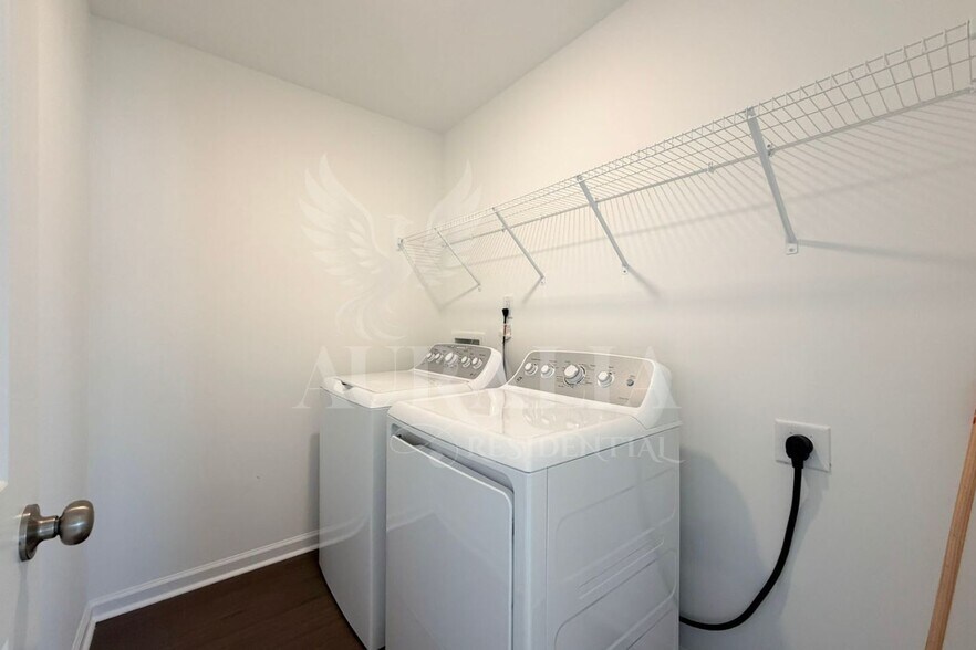 Building Photo - 1036 Red Finch Way