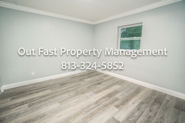 Building Photo - Bright Corner-Lot Home Near Bayshore and City Conveniences