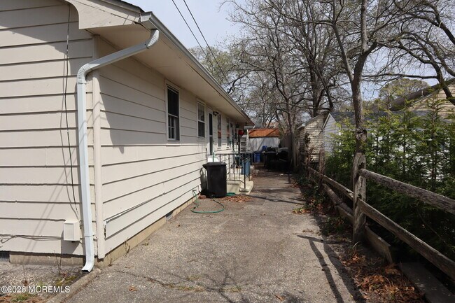 Building Photo - 721 Burnt Tavern Rd