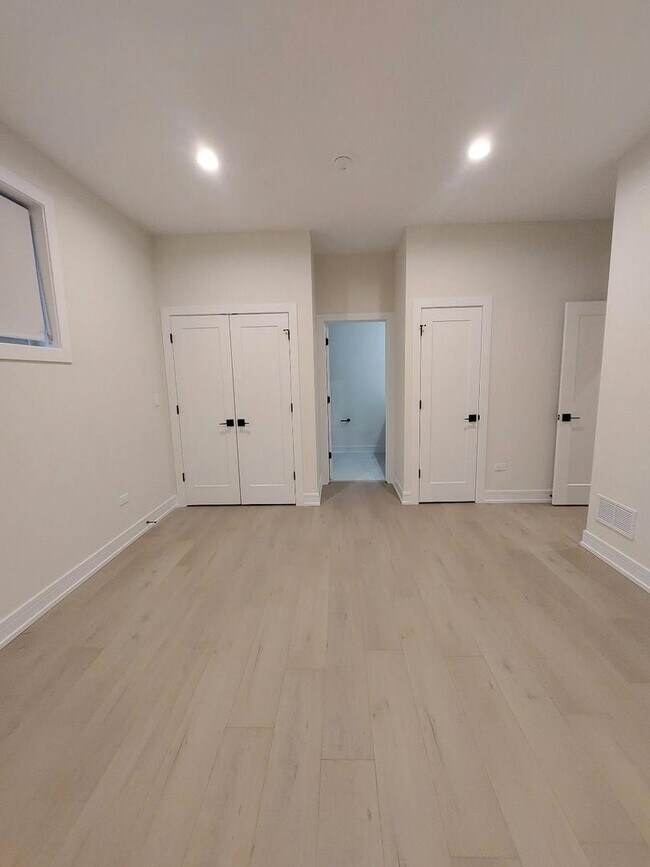 Building Photo - 4625 S Michigan Ave