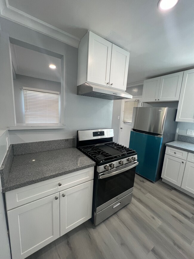 Building Photo - 2293 Grand Ave