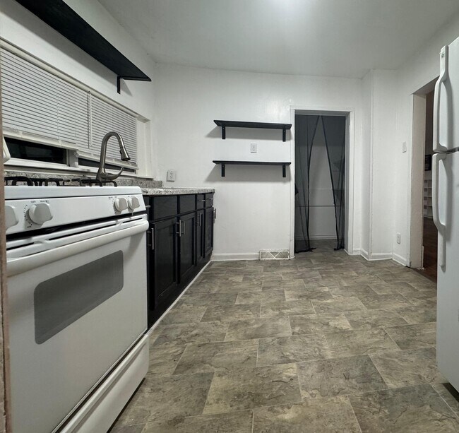 Building Photo - 540 Blaine Ave