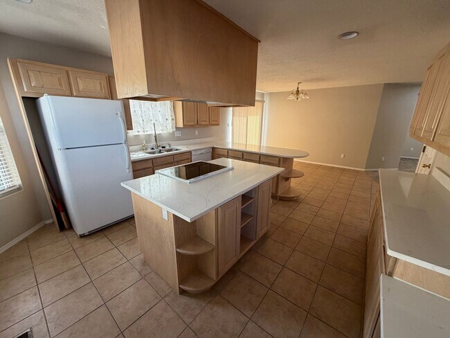 Building Photo - Spacious 3-Bedroom