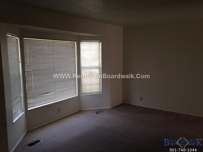 Building Photo - Spacious 2 Bed 2 Bath Magna Duplex With Pr...