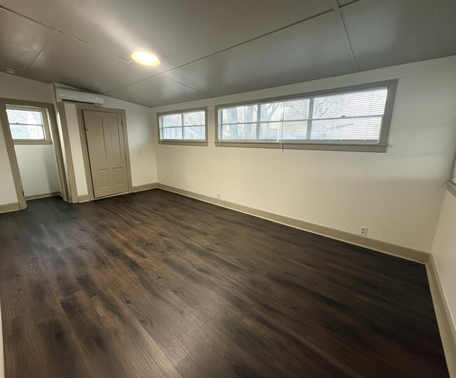 Building Photo - 107 Elm Ave