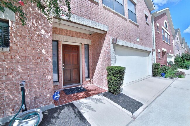 Primary Photo - 3734 Main Plaza Dr