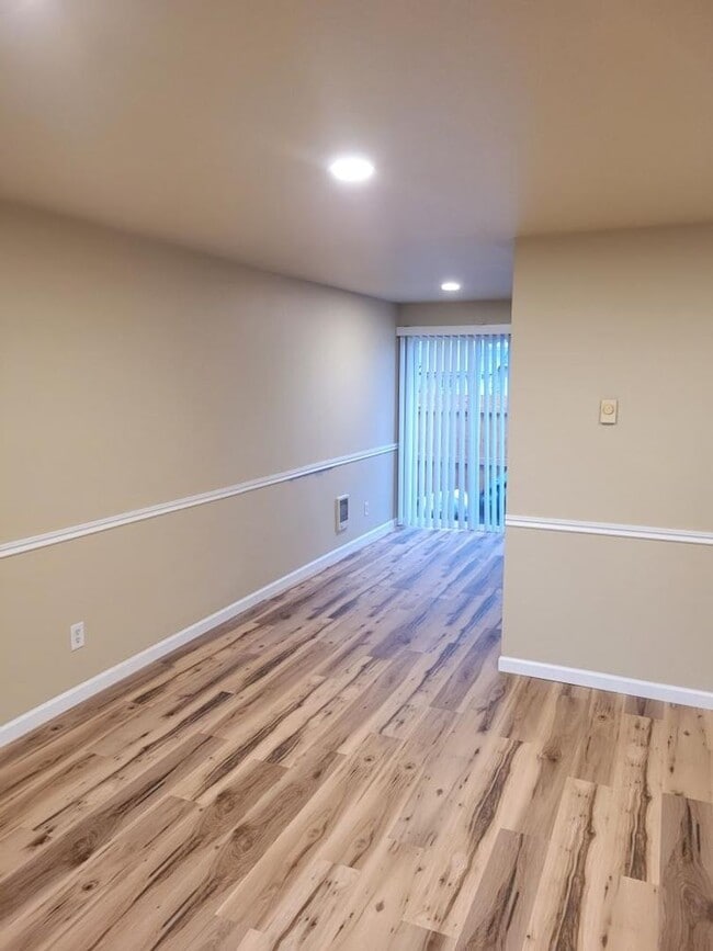 Building Photo - REEDWAY